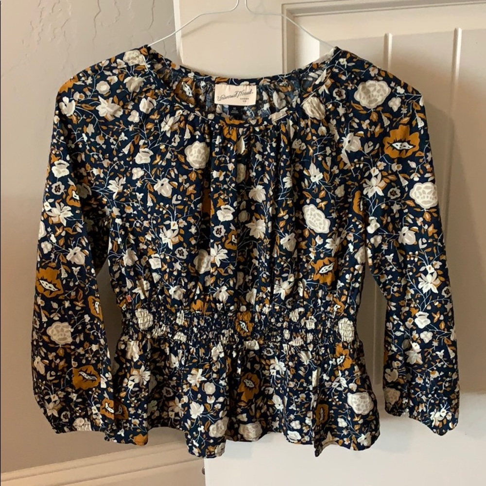 Universal Threads top